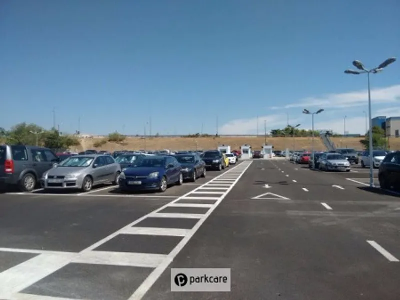 Coches aparcados en Aparca and Go Madrid